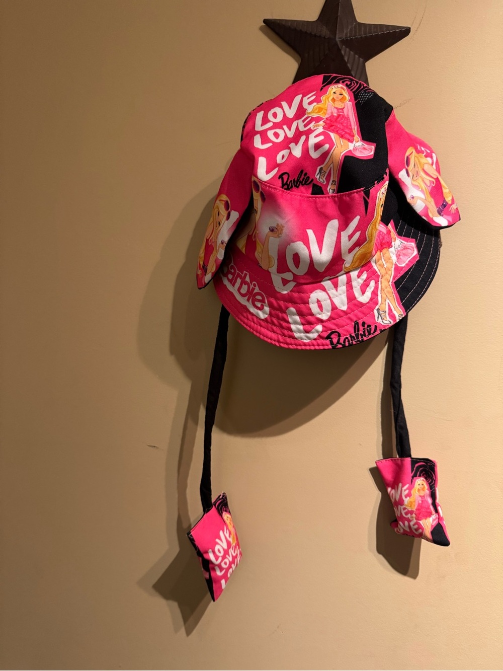 Rare Barbie Moving Ear Bucket Hat Pop Up Interactive Pink Festival Y2K
GUC